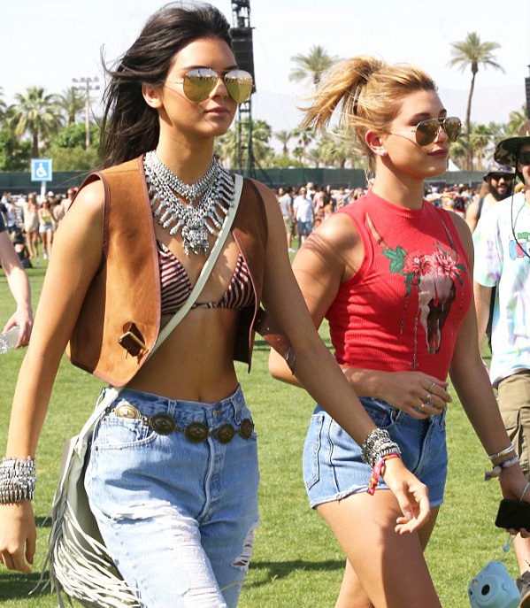 Hai em cô Kim tung tăng dự liên hoan âm nhạc - 13 Kendall Jenner
