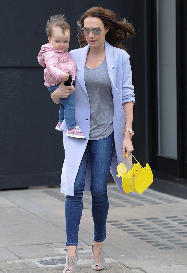 Con gái tỷ phú F1 sành điệu bế con ra phố - 3 Tamara Ecclestone