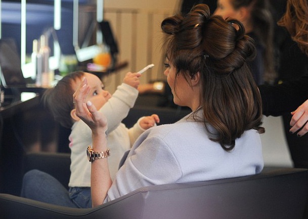 Con gái tỷ phú F1 sành điệu bế con ra phố - 4 Tamara Ecclestone