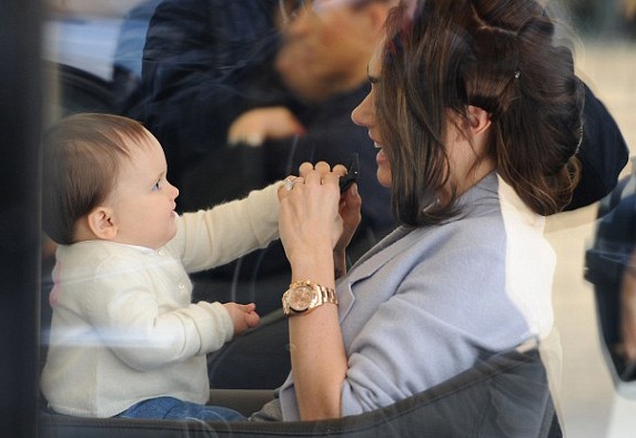 Con gái tỷ phú F1 sành điệu bế con ra phố - 7 Tamara Ecclestone