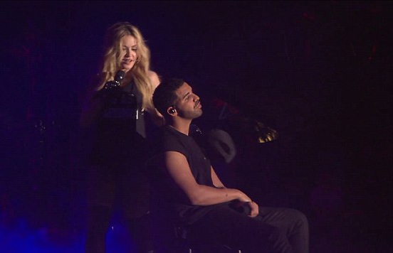 Madonna “khóa môi” đồng nghiệp trẻ trên sân khấu - 5 Madonna