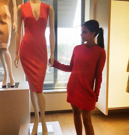 Victoria Beckham ăn mừng ra mắt bộ sưu tập mới tại Barneys New York
