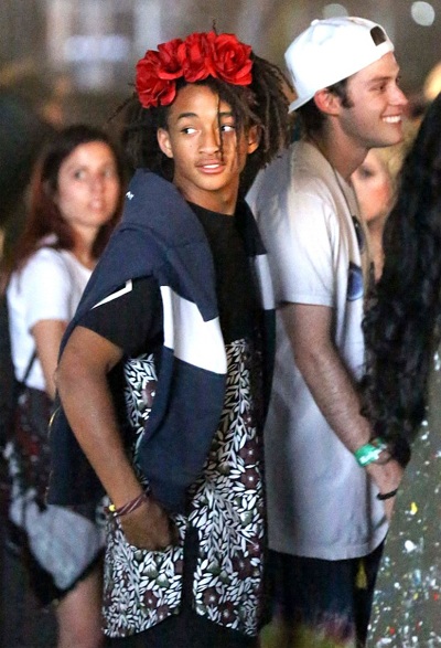 “Cậu bé Karate” Jaden Smith cài hoa lên tóc - 1 VN