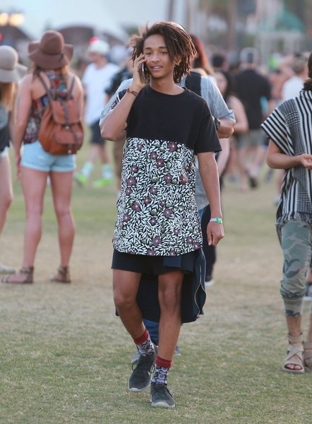 “Cậu bé Karate” Jaden Smith cài hoa lên tóc - 4 VN