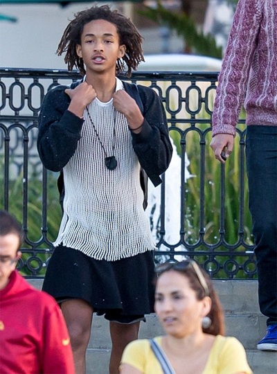 “Cậu bé Karate” Jaden Smith cài hoa lên tóc - 3 VN