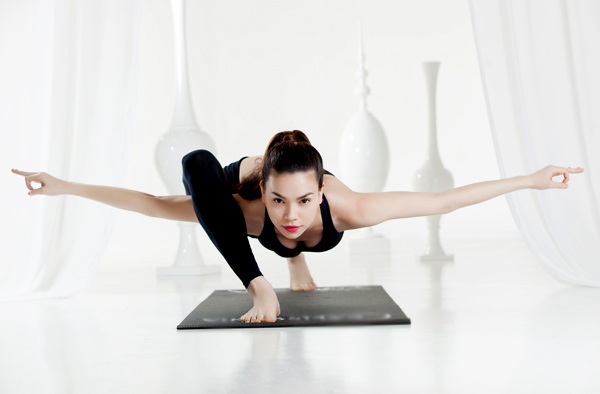 Những “sao” nổi tiếng mê tập Yoga - 14 Tại Việt Nam có ca sỹ Hồ Ngọc Hà là fan của phương pháp luyện tâm và luyện thân này.
