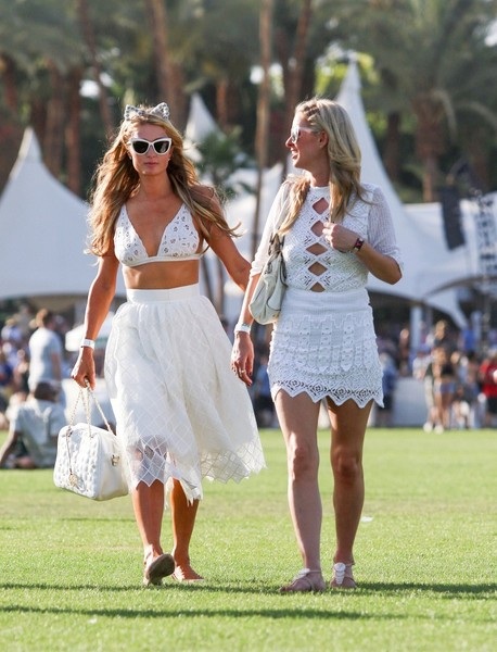 Paris Hilton tung tăng đi xem ca nhạc - 9 VN