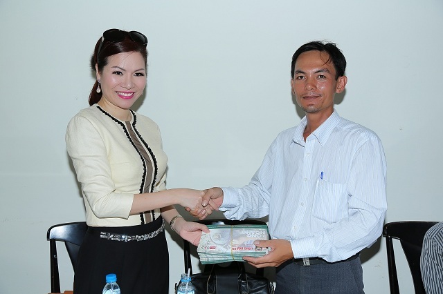 Hoa hậu Bùi Thị Hà tích cực với công tác từ thiện