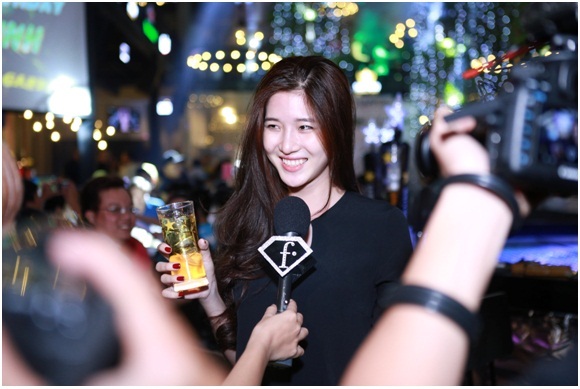 Hàng ngàn bạn trẻ thích thú khi trở thành “vai chính” trong clip hot nhất mùa hè - 2 Hàng ngàn bạn trẻ thích thú khi trở thành “vai chính” trong clip hot nhất mùa hè