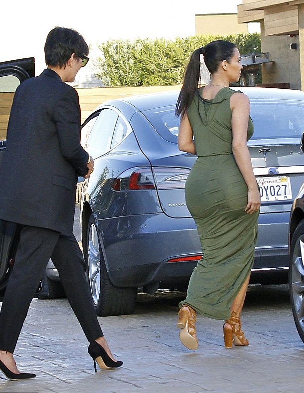 Kim Kardashian bốc lửa ra phố - 1 Kim Kardashian