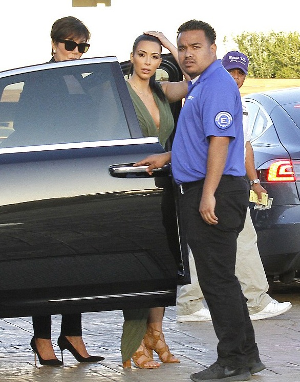 Kim Kardashian bốc lửa ra phố - 2 Kim Kardashian