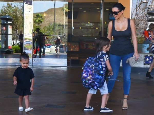 Kim Kardashian bốc lửa ra phố - 6 Kim Kardashian