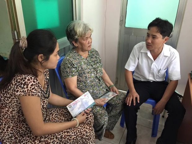 Hoa hậu Bùi Thị Hà đồng hành cùng bệnh nhi ung bướu - 1 Hoa hậu Bùi Thị Hà đồng hành cùng bệnh nhi ung bướu