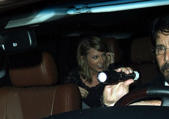 Taylor Swift công khai đi chơi với “tình mới” - 11 Taylor Swif