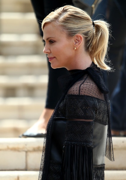 Minh tinh Charlize Theron đẹp như mộng tại LHP Cannes - 2 Charlize Theron