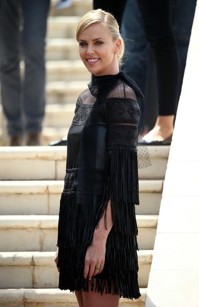 Minh tinh Charlize Theron đẹp như mộng tại LHP Cannes - 4 Charlize Theron
