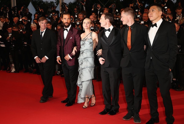 Naomi Watts được dàn đồng nghiệp nam hộ tống - 5 Gus Van Sant,Matthew McConaughey,Naomi Watts,Chris Sparling,guest and Ken Watanabe