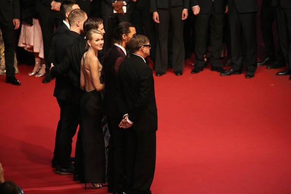 Naomi Watts được dàn đồng nghiệp nam hộ tống - 6 Gus Van Sant,Matthew McConaughey,Naomi Watts,Chris Sparling,guest and Ken Watanabe
