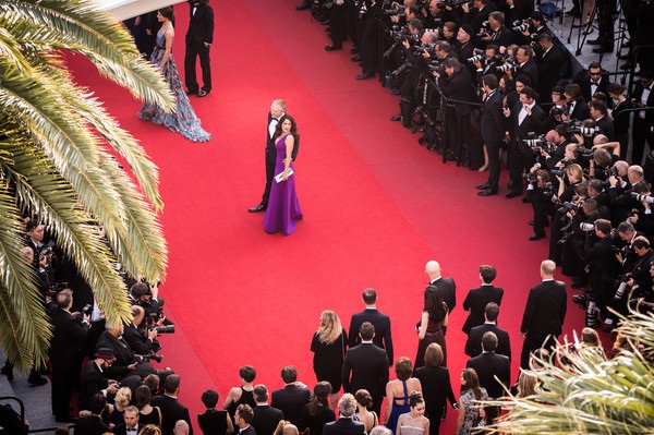 Sốc với váy xẻ quá bạo của minh tinh Hollywood tại LHP Cannes - 6 Salma Hayek