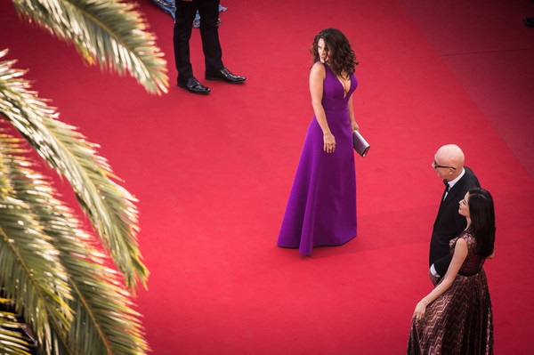 Sốc với váy xẻ quá bạo của minh tinh Hollywood tại LHP Cannes - 9 Salma Hayek
