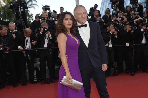 Sốc với váy xẻ quá bạo của minh tinh Hollywood tại LHP Cannes - 7 Salma Hayek