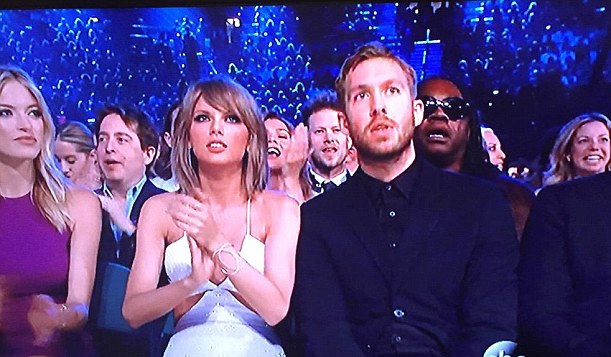 Taylor Swift ôm chặt bạn trai - 9 Taylor