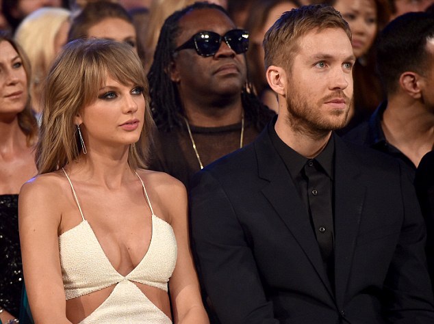 Taylor Swift ôm chặt bạn trai - 10 Taylor