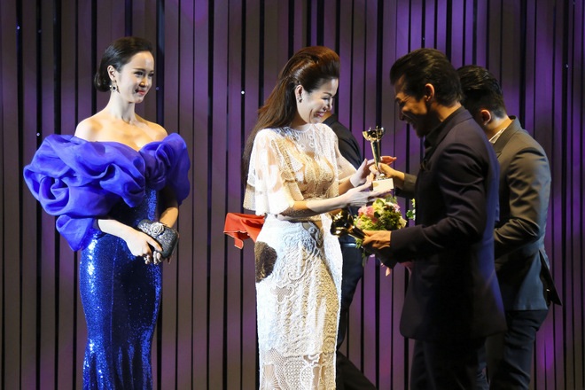 Hoa hậu Bùi Thị Hà được tôn vinh “Nữ hoàng Đêm tiệc”