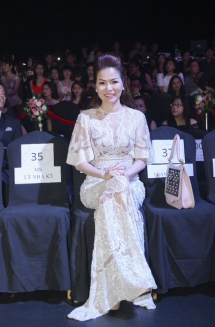 Bùi Thị Hà trên hàng ghế VIP