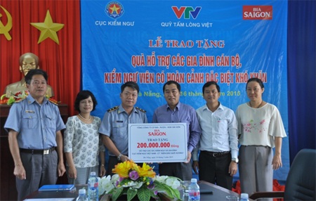Sabeco trao tặng lực lượng kiểm ngư 200 triệu - 1 Sabeco trao
