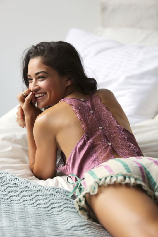 Vẻ đẹp bốc lửa của “chân dài” đình đám nước Úc - 7 Shanina Shaik