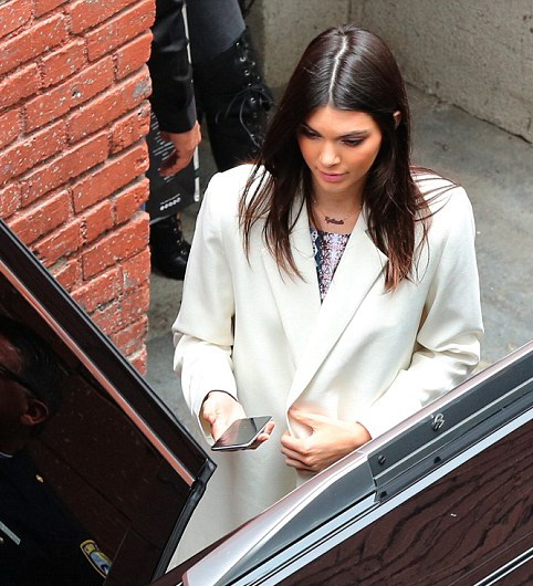Hai em cô Kim ngày càng nổi tiếng - 8 Kendall and Kylie Jenner