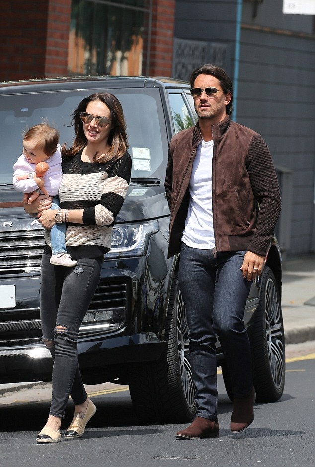 Con gái tỷ phú F1 rạng rỡ đưa công chúa nhỏ đi chơi phố - 5 Tamara Ecclestone