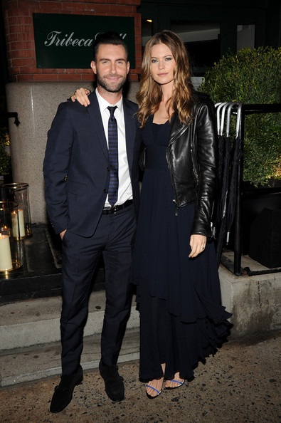 Behati Prinsloo và Adam Levine - Cặp đôi đẹp của Hollywood - 4 Tháng 4 năm 2014