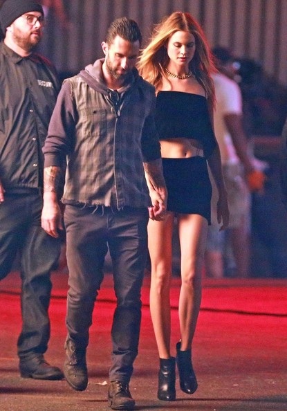 Behati Prinsloo và Adam Levine - Cặp đôi đẹp của Hollywood - 7 Tháng 8 năm 2014