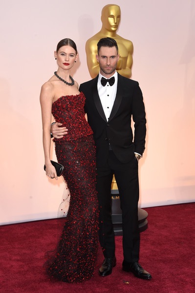 Behati Prinsloo và Adam Levine - Cặp đôi đẹp của Hollywood - 11 Tháng 2 năm 2015