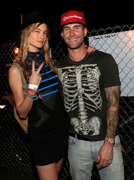 Behati Prinsloo và Adam Levine - Cặp đôi đẹp của Hollywood - 13 Tháng 4 năm 2015