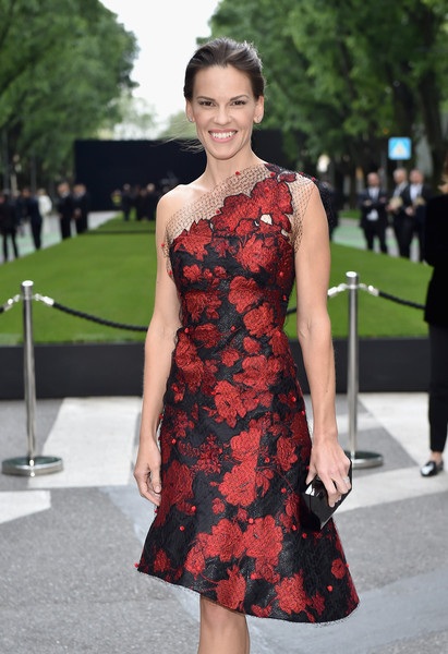 Dàn “sao” dự tiệc của Giorgio Armani - 6 Hilary Swank