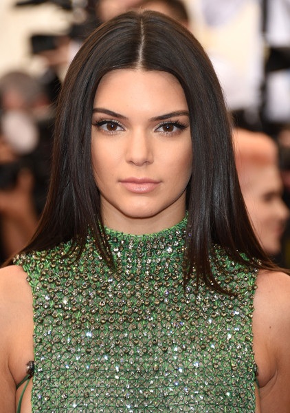 Em gái siêu mẫu của cô Kim diện váy cắt xẻ táo bạo - 9 Kendall Jenner