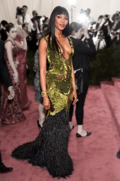 Ngỡ ngàng với vẻ trẻ trung của ngôi sao U70 - 9 Naomi Campbell