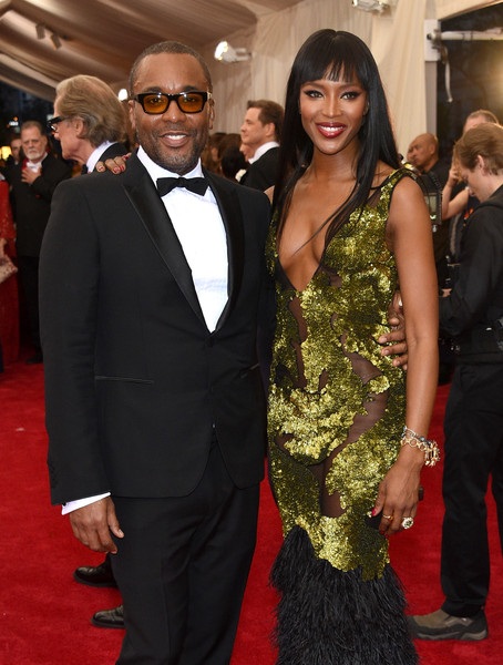 Ngỡ ngàng với vẻ trẻ trung của ngôi sao U70 - 16 Naomi Campbell