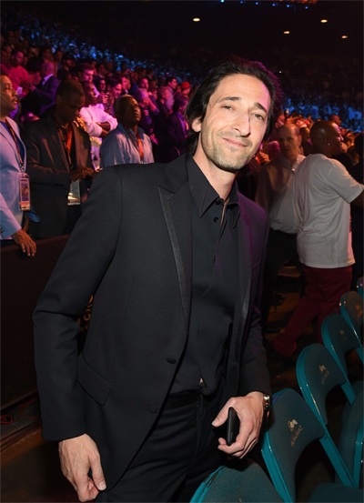 Dàn “sao” đi xem trận quyền anh “thế kỷ” - 9 Adrien Brody