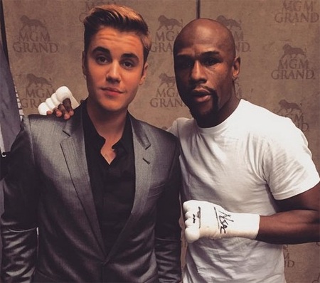 Dàn “sao” đi xem trận quyền anh “thế kỷ” - 1 Justin Bieber tới cổ vũ bạn thân Mayweather