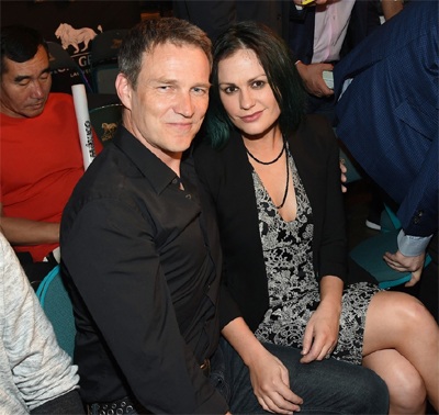 Dàn “sao” đi xem trận quyền anh “thế kỷ” - 13 Ngôi sao từng giành giải Oscar Anna Paquin và chồng Stephen Moyer.