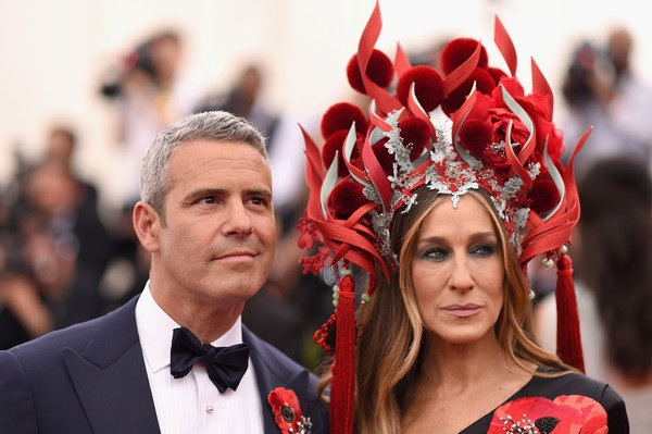 Katy Perry và Sarah Jessica Parker khác lạ trên thảm đỏ - 1 VN