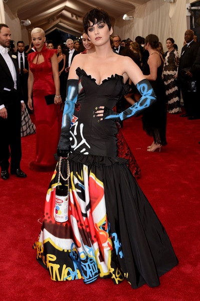 Katy Perry và Sarah Jessica Parker khác lạ trên thảm đỏ - 13 VN