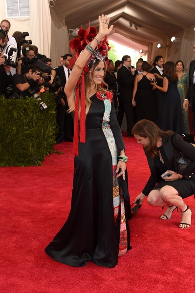 Katy Perry và Sarah Jessica Parker khác lạ trên thảm đỏ - 4 VN