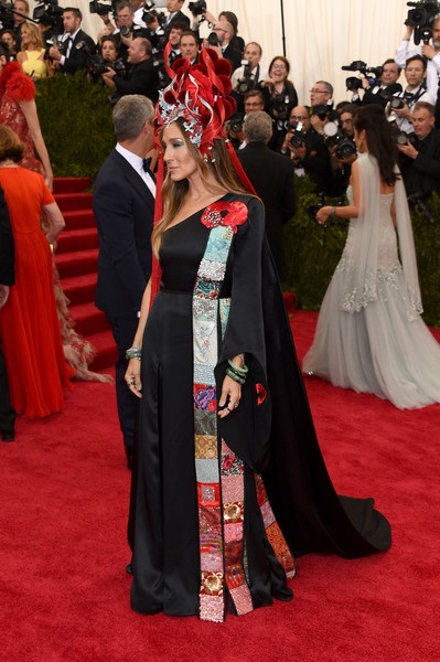 Katy Perry và Sarah Jessica Parker khác lạ trên thảm đỏ - 5 VN