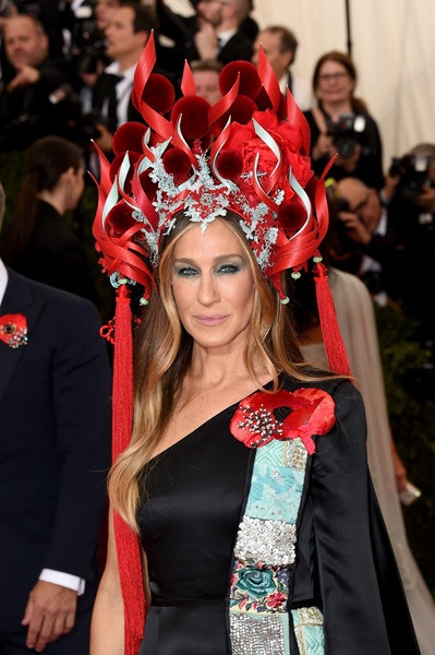 Katy Perry và Sarah Jessica Parker khác lạ trên thảm đỏ - 8 VN
