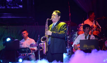Danh ca Họa Mi tái hợp chồng cũ trong liveshow - 1 Danh ca Họa Mi tái hợp chồng cũ trong liveshow